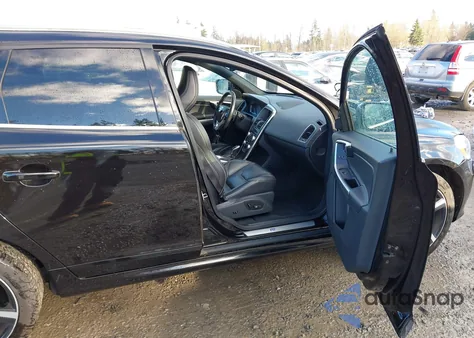 2016 Volvo Xc60 T6 Drive-E R-Design Platinum z USA, uszkodzony, nr VIN YV449MRS6G2923534